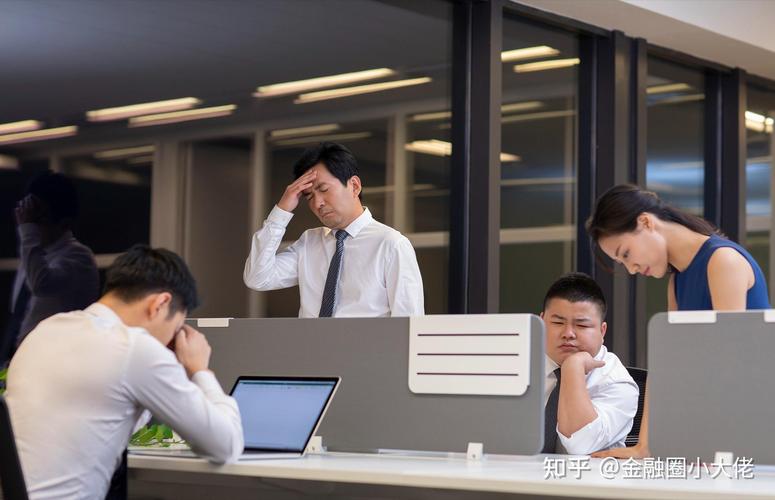 近八成银行高管降薪,银行行长降薪