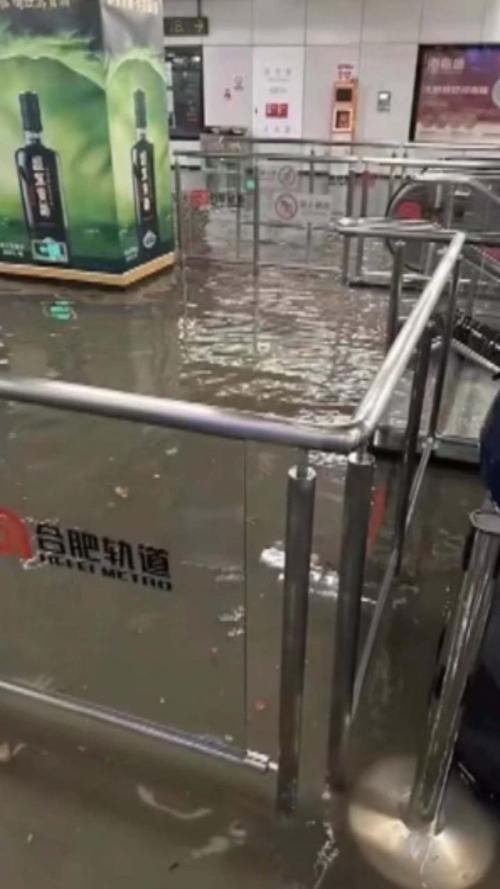 长沙暴雨楼梯变瀑布,长沙暴雨楼梯变瀑布事件