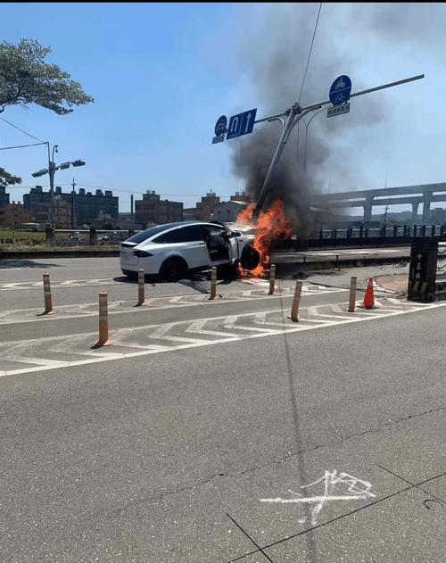考生爆燃中遇难不实,考生车祸今天最新消息