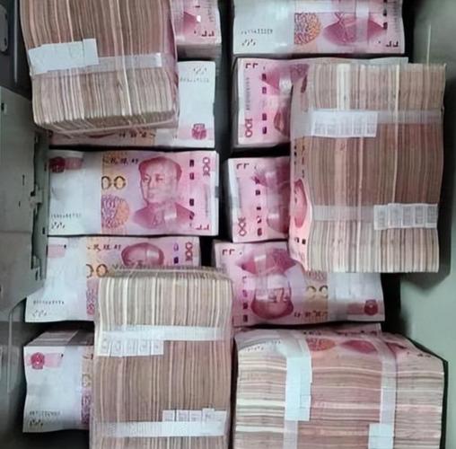 河道现大量成扎钞票,河道惊现大量现金